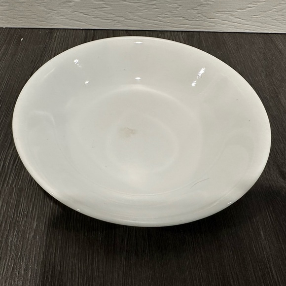 One small microwaveable white Corelle bowl - good condition - Picture 2 of 4